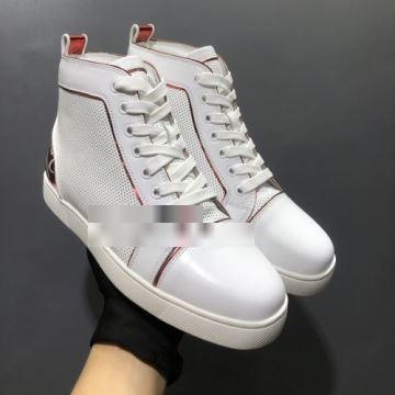 変わらない人気を誇る 2022 Christian Louboutinコピー クリスチャンルブタンコピー  シューズ スニーカー 着用  