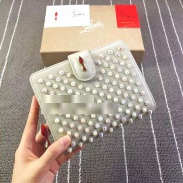 Christian Louboutinコピー 2022 風合いが出る クリスチャンルブタンコピー 爆買いセール ウォレット  