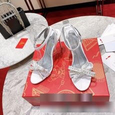 注目のアイテム スーパーコピーサイト 2023 クリスチャンルブタン Christian Louboutin パンプス サンダル コンフォート 2色可選