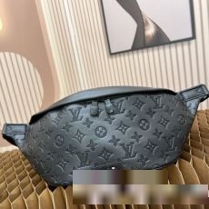 大人のおしゃれに ブランド コピー 2023 ルイ ヴィトン LOUIS VUITTON 斜め掛けバッグ M46108 M44336 ショルダーバッグ 2色可選 斜め掛け ショルダーバッグ 軽量 シンプル スポーツ 海外旅行