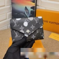 大人のセンスを感じさせる 2023 ルイ ヴィトン LOUIS VUITTON x YK Victorine 偽物ブランド 財布 M81865 抜群の収納力