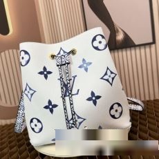 一味違うケーブル編みが魅力満点 2023 LOUIS VUITTON ルイ ヴィトン ブランドコピー優良店 ショルダーバッグ M46472