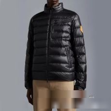 秋のお出かけに最適 人気スーパーコピーブランド 2023年モデル入荷 モンクレール MONCLER ダウンジャケット 防湿性に優れ