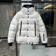 コピー商品 高評価の人気品  2023年モデル入荷 モンクレール MONCLER ダウンジャケット 保温効果は抜群