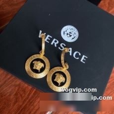 おしゃれに絶大な人気 2022秋冬 ヴェルサーチ VERSACE スーパーコピー 激安 ピアス イヤリング 雰囲気ある