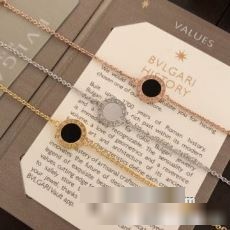 BVLGARI偽物ブランド 2022秋冬 大人気再登場 ブルガリ BVLGARI ネックレス ペンダントトップ 3色可選 豪華 綺麗 シンプル かっこいい 冬 クリスマス