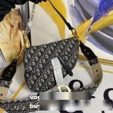 ブランドコピー 最旬アイテム 2022秋冬 ディオール DIOR ショルダーバッグ 斜め掛けバッグ 使い勝手のいいバッグ