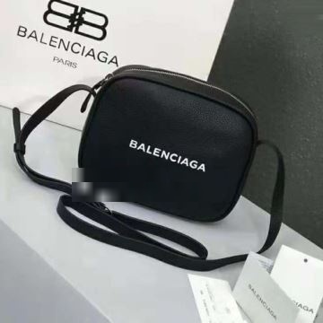 斜め掛けバッグ 多色可選 気軽に持てる BALENCIAGAコピー 今一番HOTな新品 バレンシアガコピー 2022    