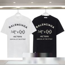 芸能人に愛用者続出 2023最新入荷 バレンシアガ BALENCIAGAブランドコピー 半袖Tシャツ 2色可選 着回し度抜群