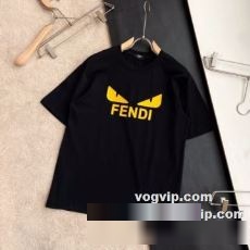 2022 フェンディ偽物ブランド FENDI 半袖Tシャツ 【人気ブログ掲載】 2色可選 上質なコットンを使用して、汗を流しても服が貼りつきにくく、汗冷えを防ぐとともに、肌離れも優れた、快適な着心地を持ってくれます