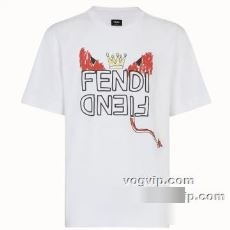 強い魅力を感じる一枚 2022 FENDIブランド 偽物 通販 半袖Tシャツ ゆとりのあるサイズ感に肌に優しい薄手素材で適な着心地 2色可選