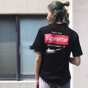 シュプリーム コピー SUPREMEコピー 2022  2色可選 半袖Tシャツ Supreme x N ke 個性的なデザイン