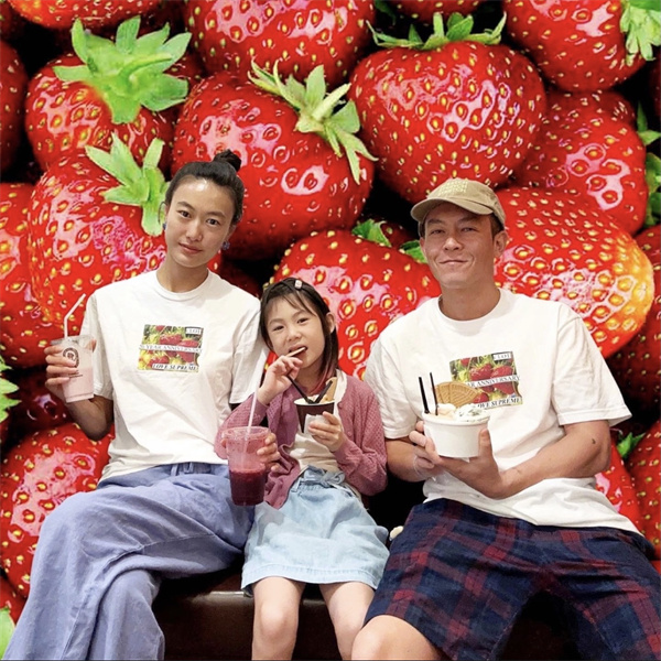 CLOT x SUPREME コピー Tシャツ 20th Anniversary コラボ イチゴ プリント シュプリーム