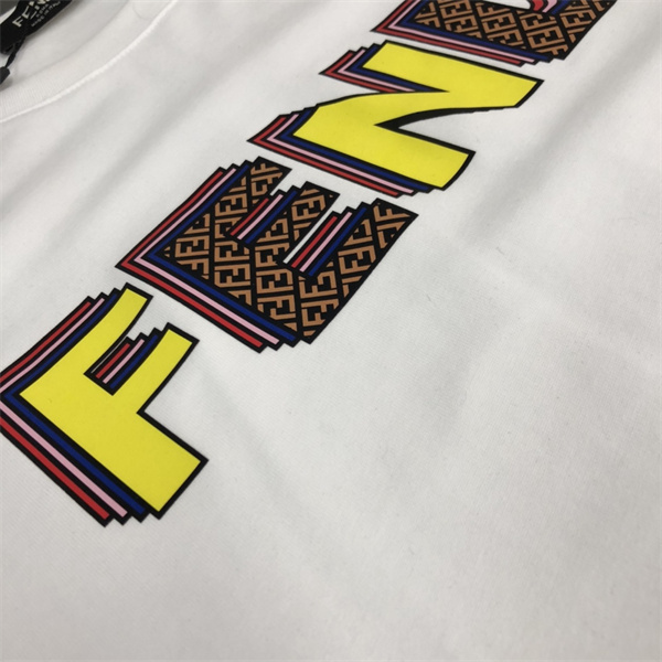 FENDI コピー Ｔシャツ 立体的 ロゴ プリント 100%コットン ファッション フェンディ