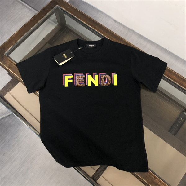 FENDI コピー Ｔシャツ 立体的 ロゴ プリント 100%コットン ファッション フェンディ