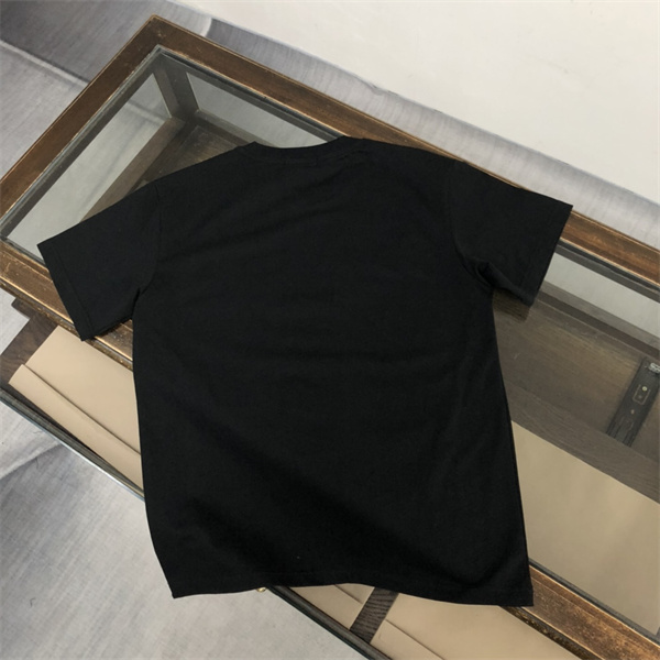 FENDI コピー Ｔシャツ 立体的 ロゴ プリント 100%コットン ファッション フェンディ