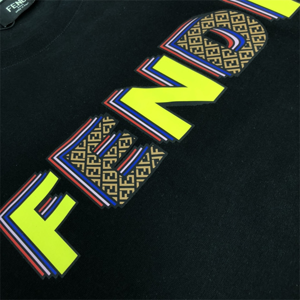 FENDI コピー Ｔシャツ 立体的 ロゴ プリント 100%コットン ファッション フェンディ