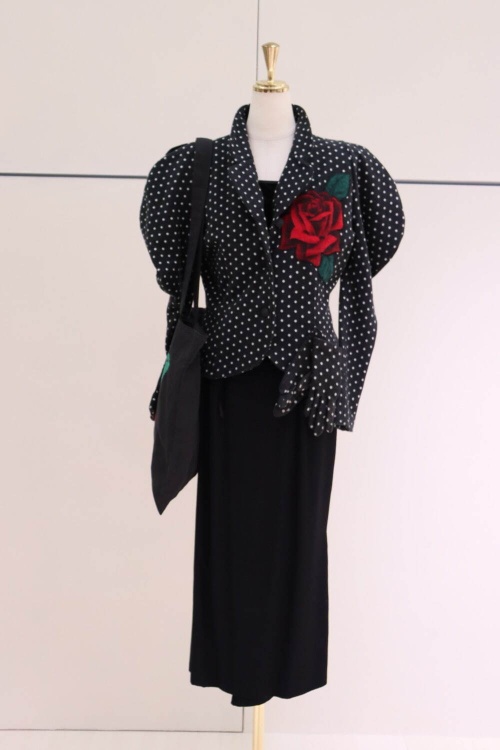 ユキ トリヰ「過去30年のファッション」をプレイバック、現代へと繋ぐ‟タイムレスな美しさ”コピー ユキ トリヰ「過去30年のファッション」をプレイバック、現代へと繋ぐ‟タイムレスな美しさ”コピー