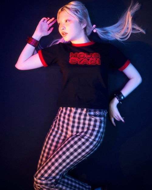 マウジー×ヤギ エキシビジョン、“ヤギ”のイラスト入りニット&ミニTシャツなどコピー マウジー×ヤギ エキシビジョン、“ヤギ”のイラスト入りニット&ミニTシャツなどコピー