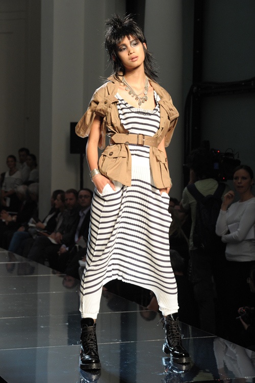 ジャン ポール ゴルチエ(Jean-Paul Gaultier)のロックな2011年春夏コレクション : パリ・ファッション・ウィークコピー
